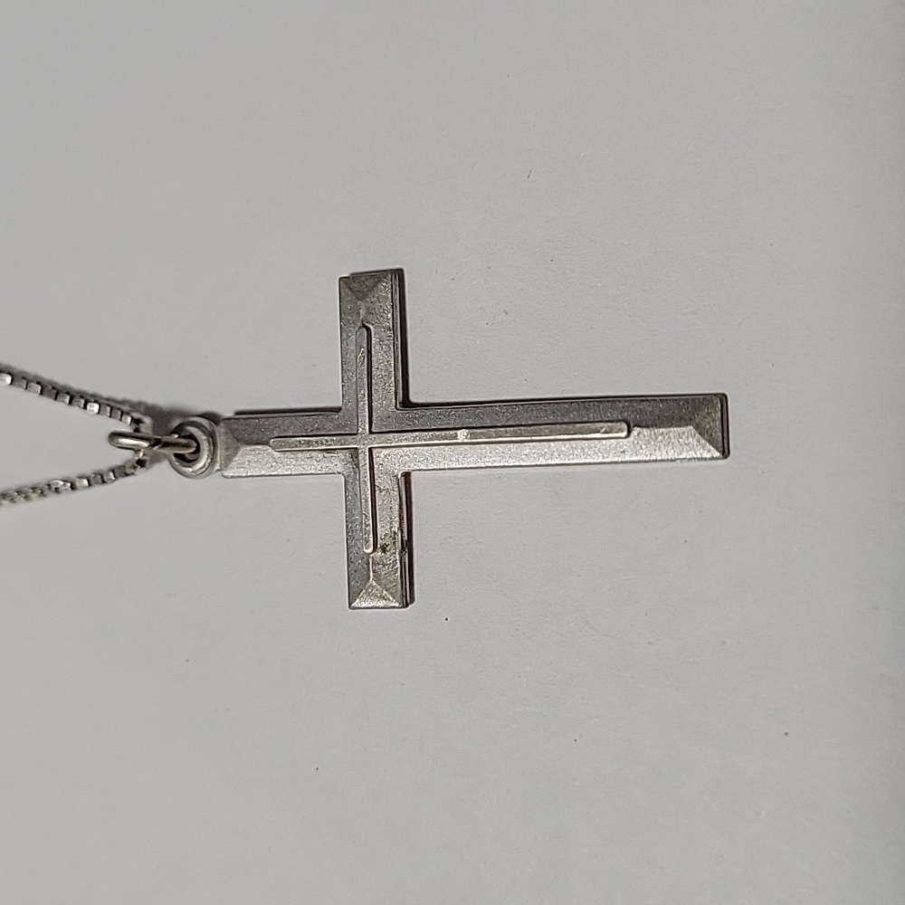 Avanti Sterling Silver Cross with 925 Italy Sterling Chain